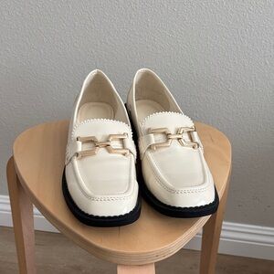 Elegant Cream Loafers with Gold Accent